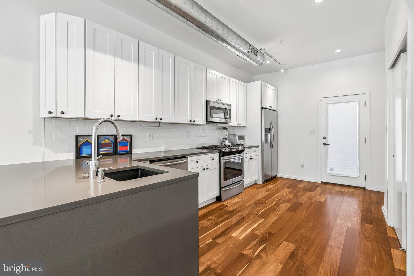 407 Fairmount photo 10