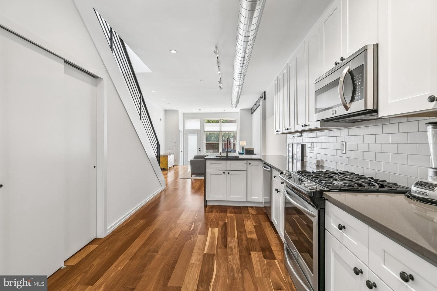 407 Fairmount photo 12