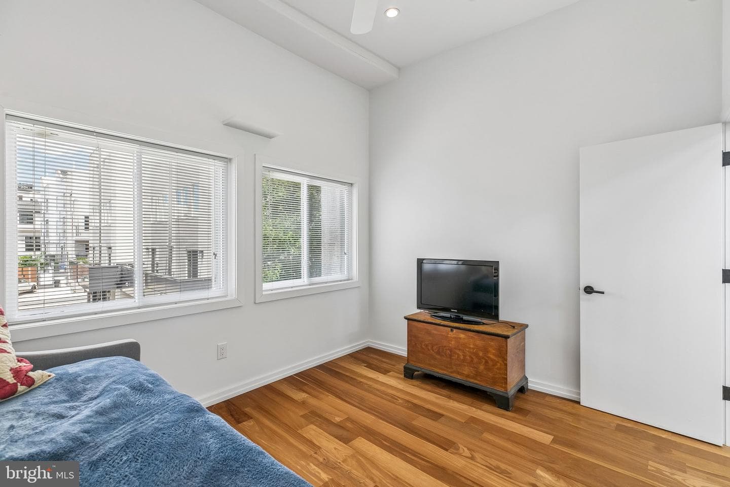 407 Fairmount photo 24