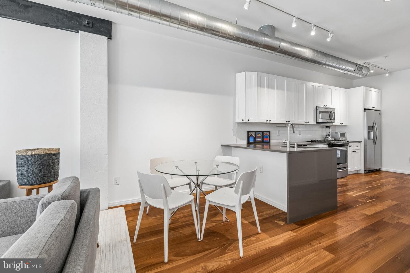 407 Fairmount photo 8
