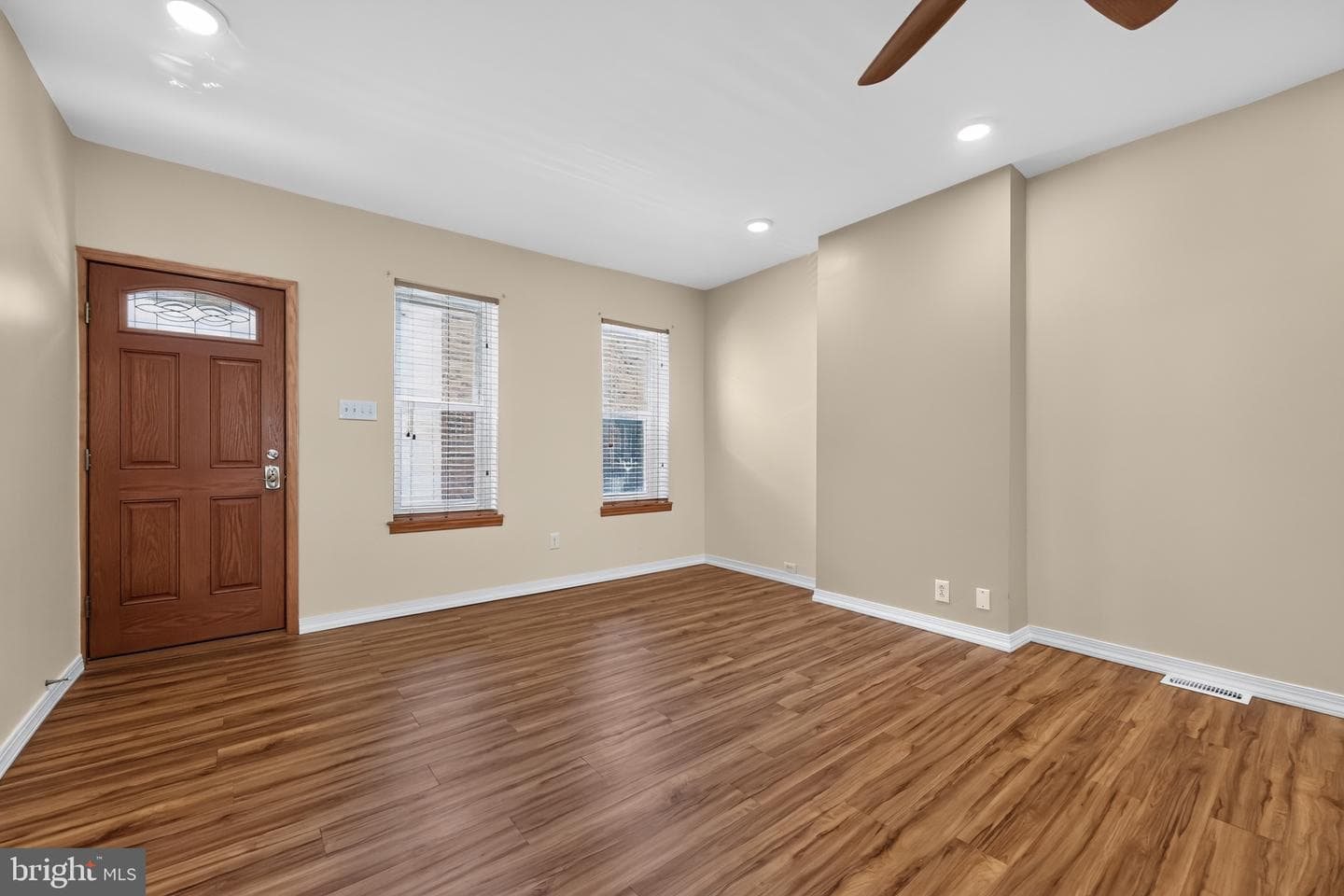 2317 S Hicks Street photo 4