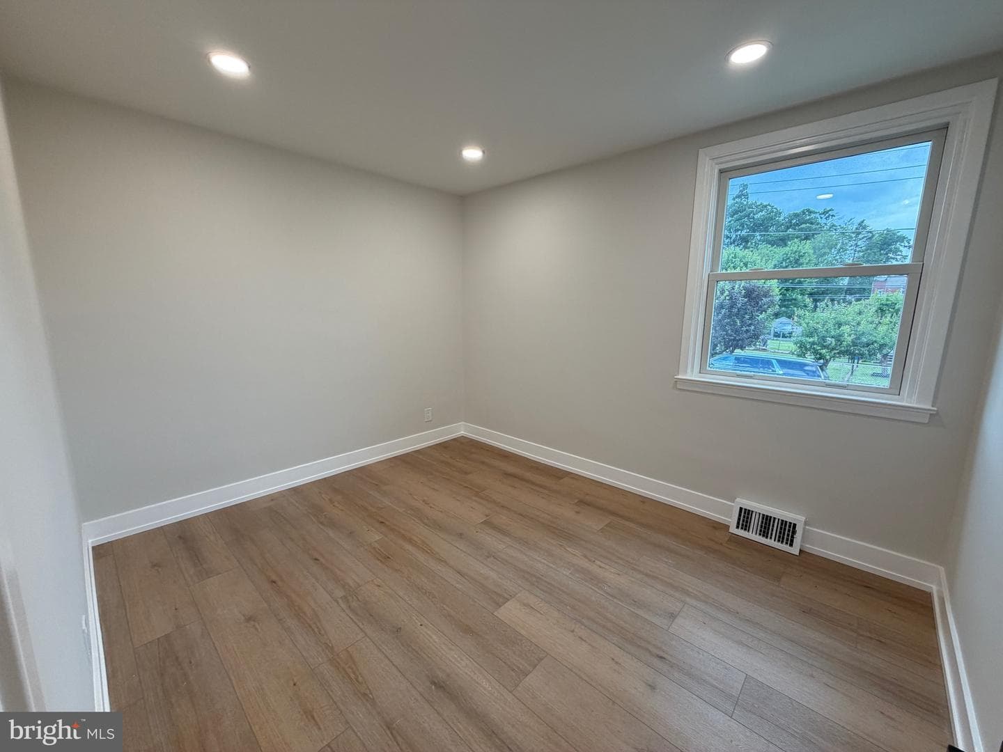 7554 Forrest Avenue photo 15