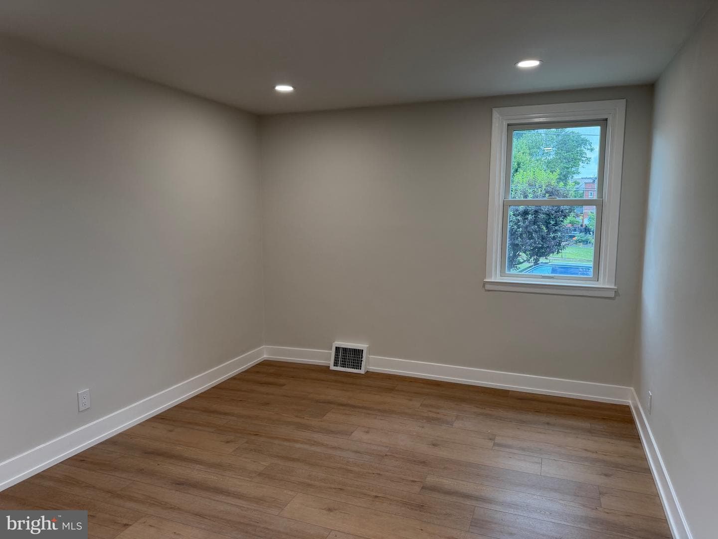 7554 Forrest Avenue photo 17