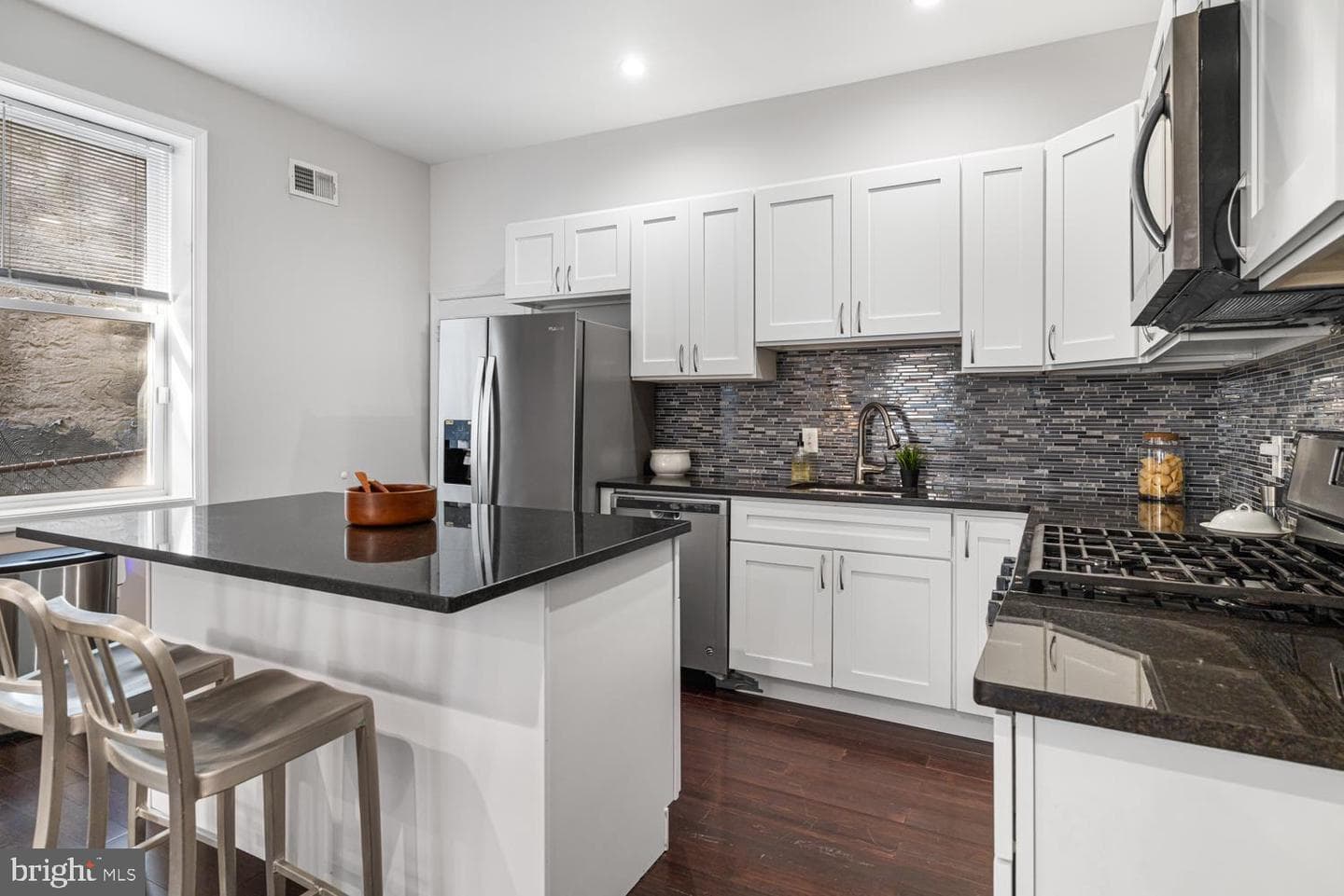 159 E Mayland Street photo 9