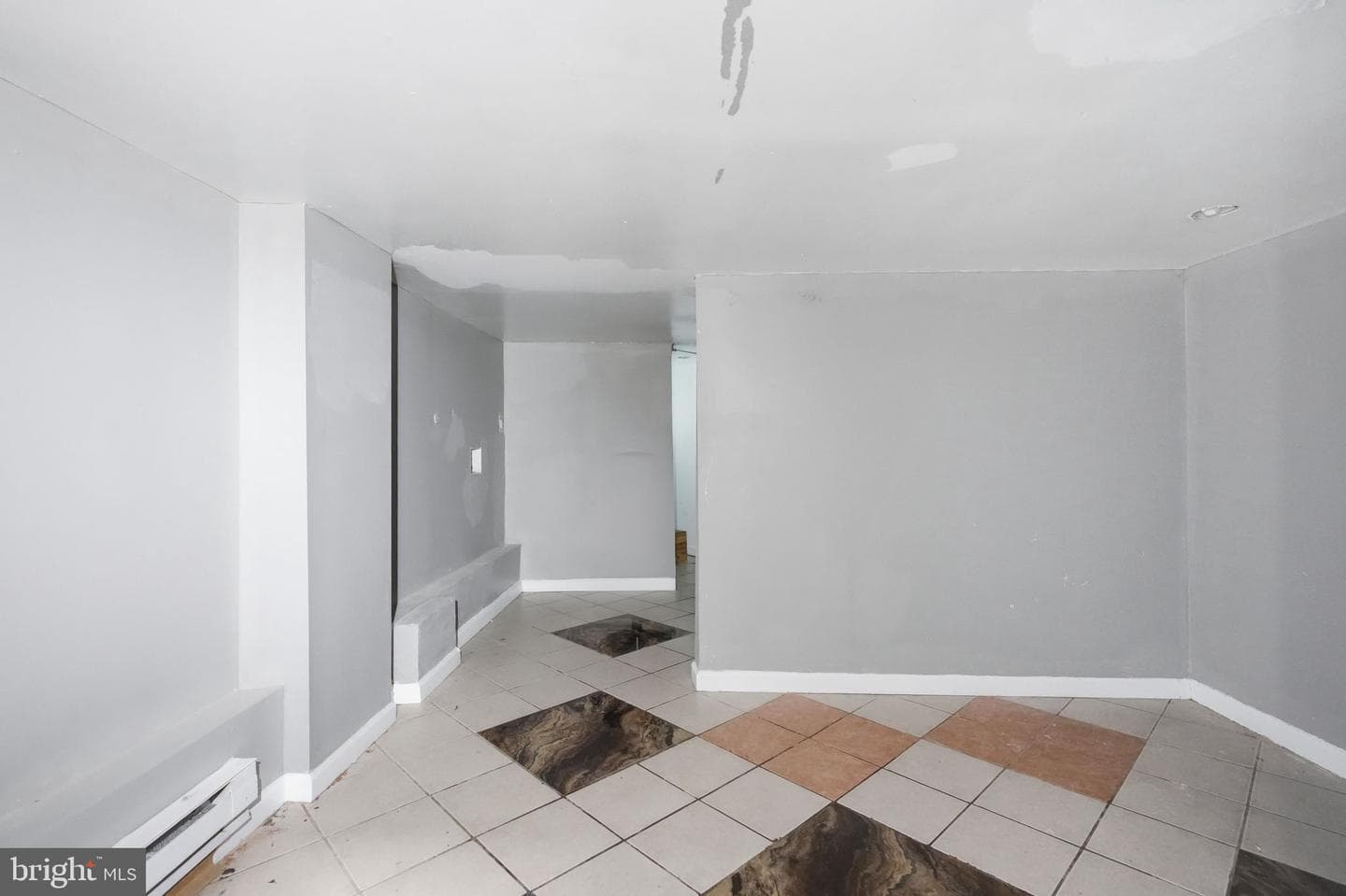 7277 Saybrook Avenue photo 27