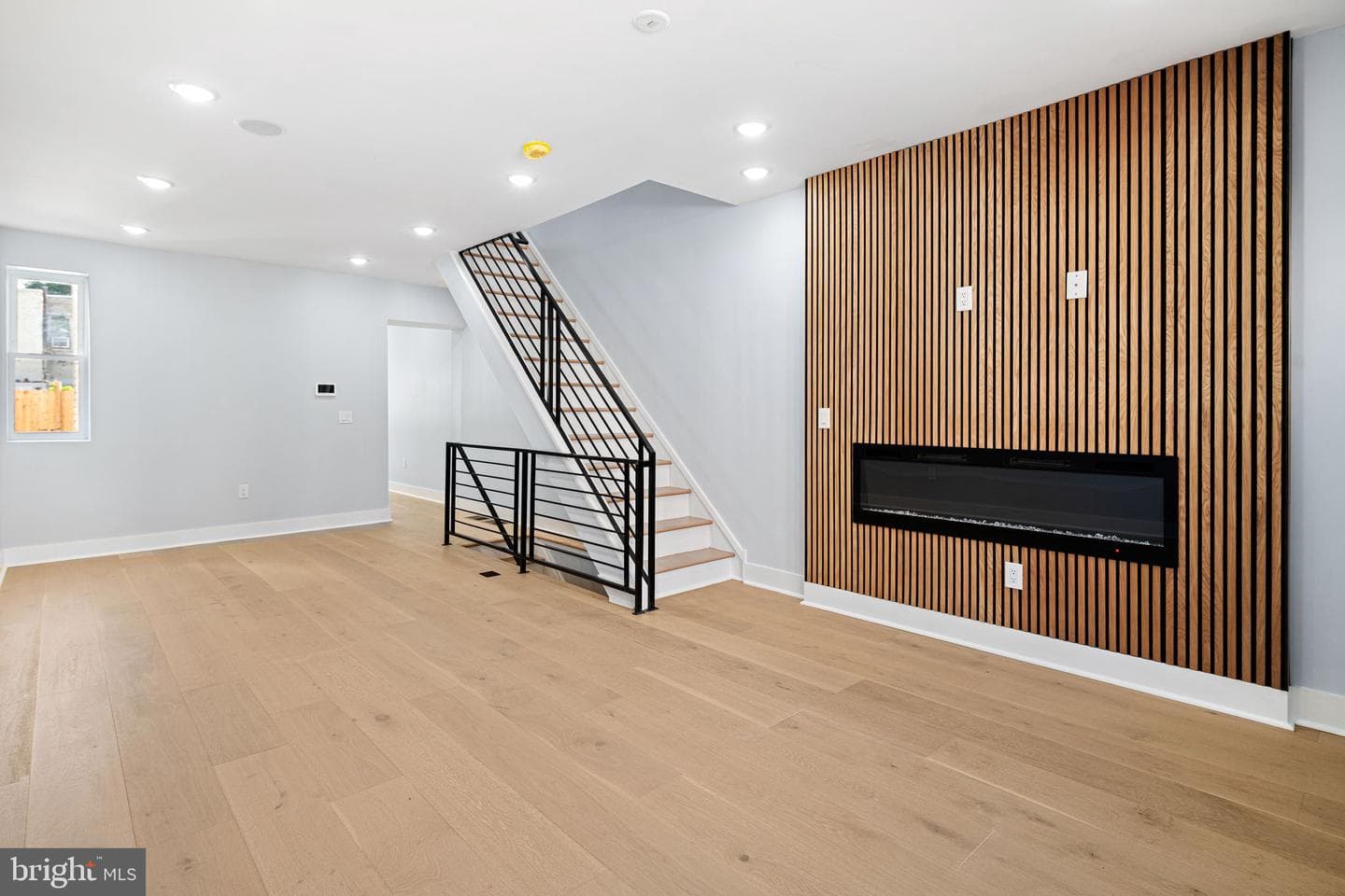 2061 E William Street photo 4