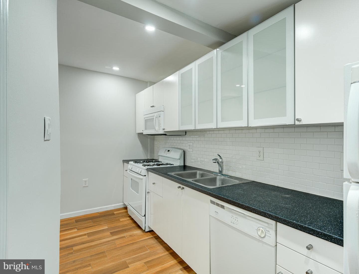 2606 E Madison Street photo 18