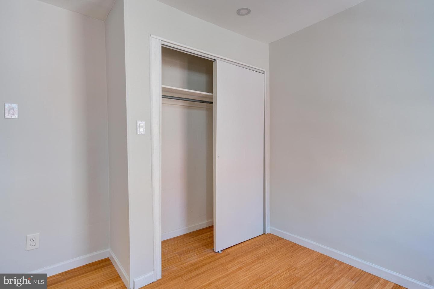 2606 E Madison Street photo 7