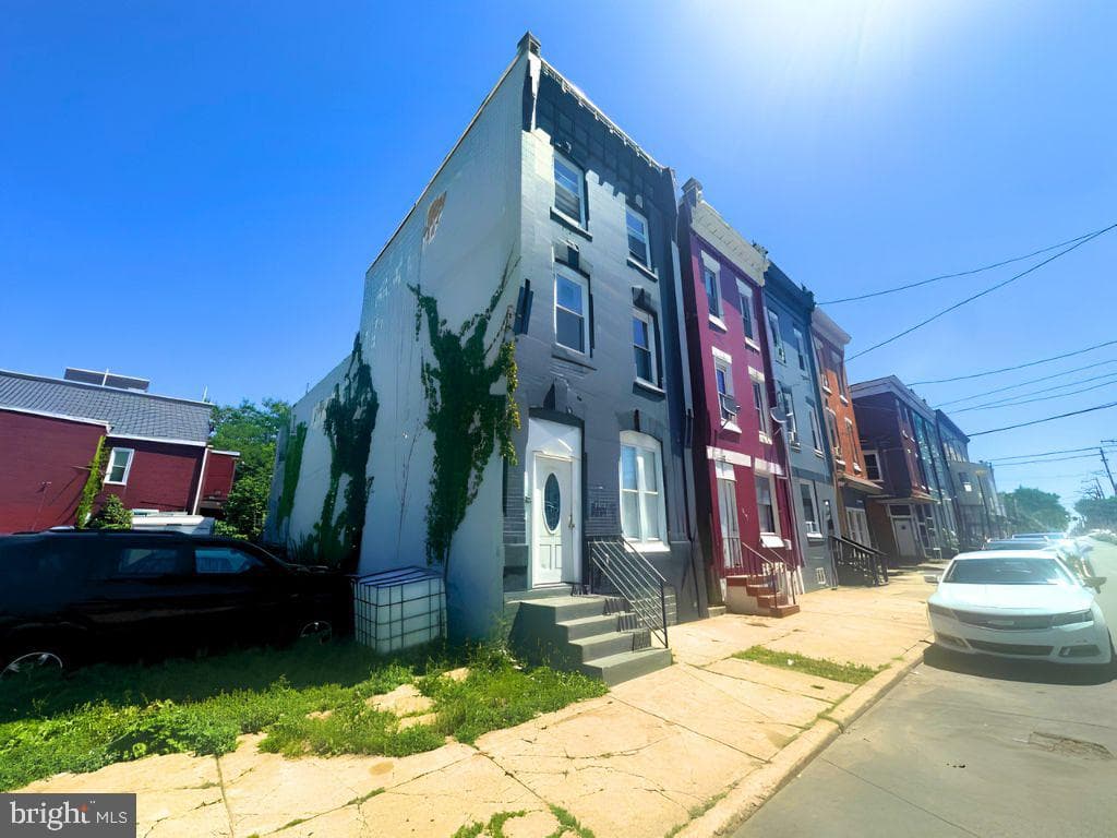 2621 W Montgomery Avenue, Philadelphia