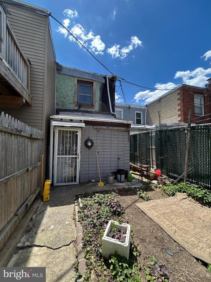 1813 E Hazzard Street photo 13