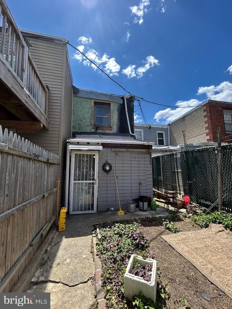 1813 E Hazzard Street photo 14