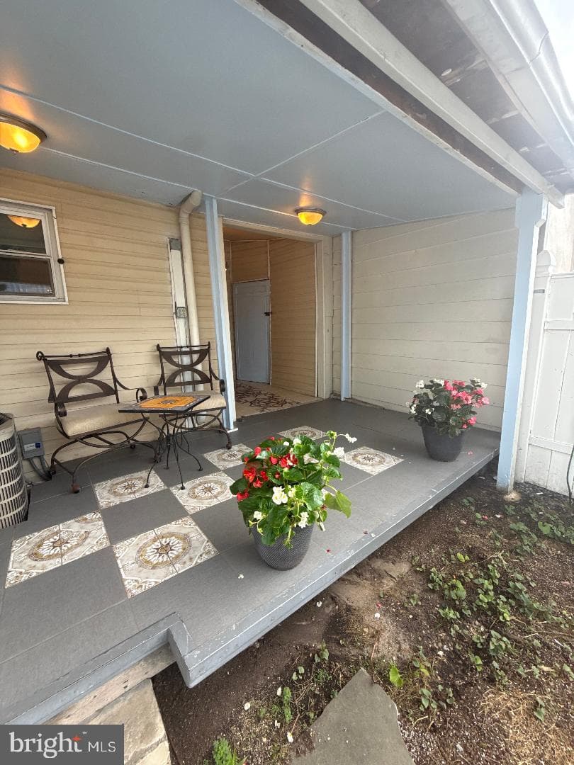 4750 Mercer Street photo 24