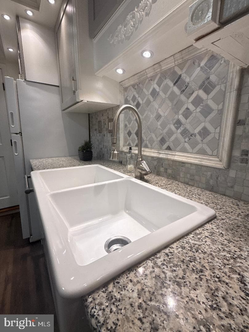 4750 Mercer Street photo 9