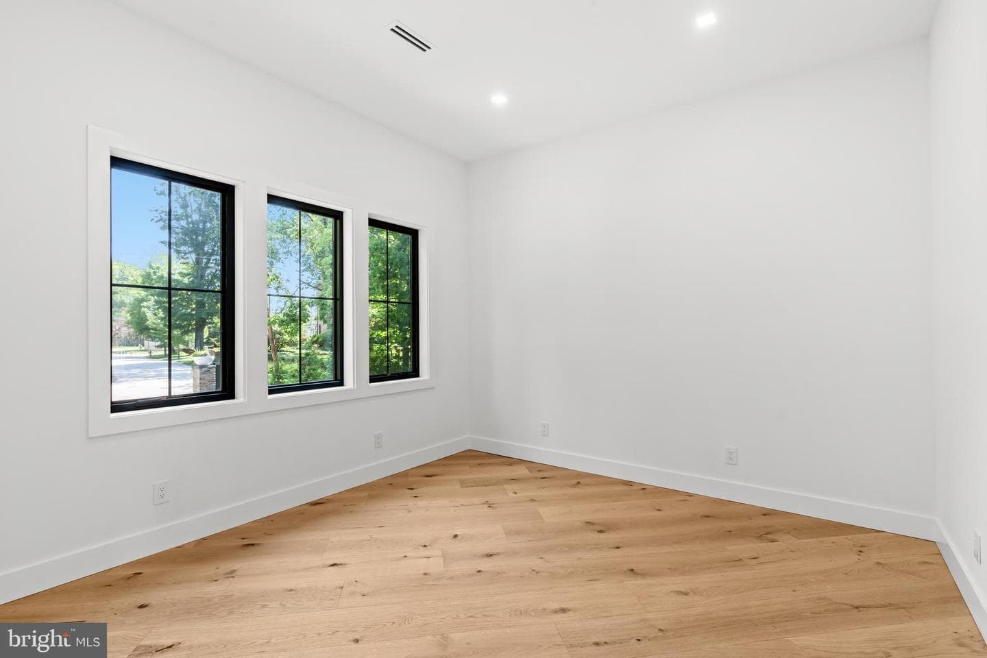 9402 Meadowbrook Avenue photo 36