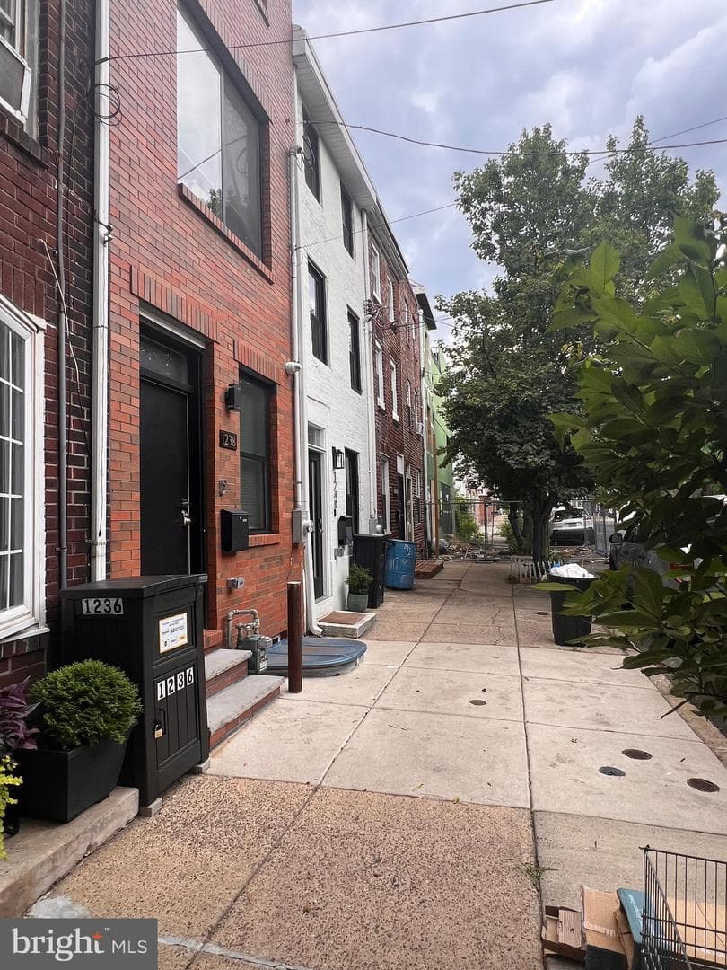 1236 N Howard Street photo 28