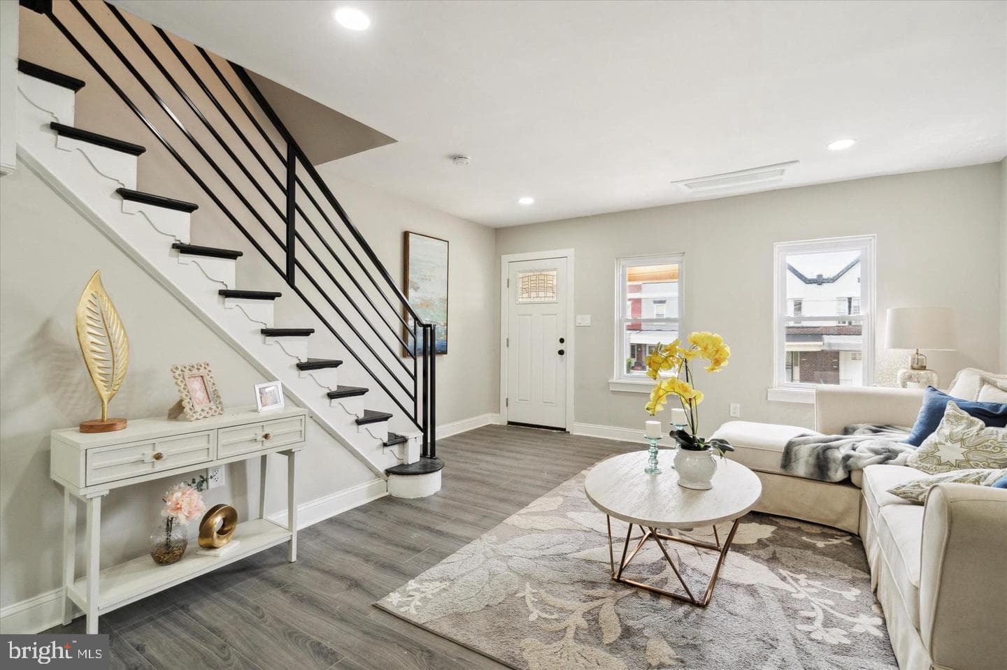 5327 W Oxford Street photo 8