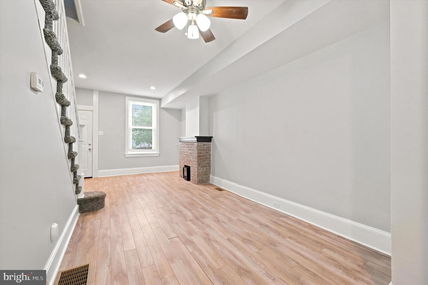 869 Moyer Street photo 3