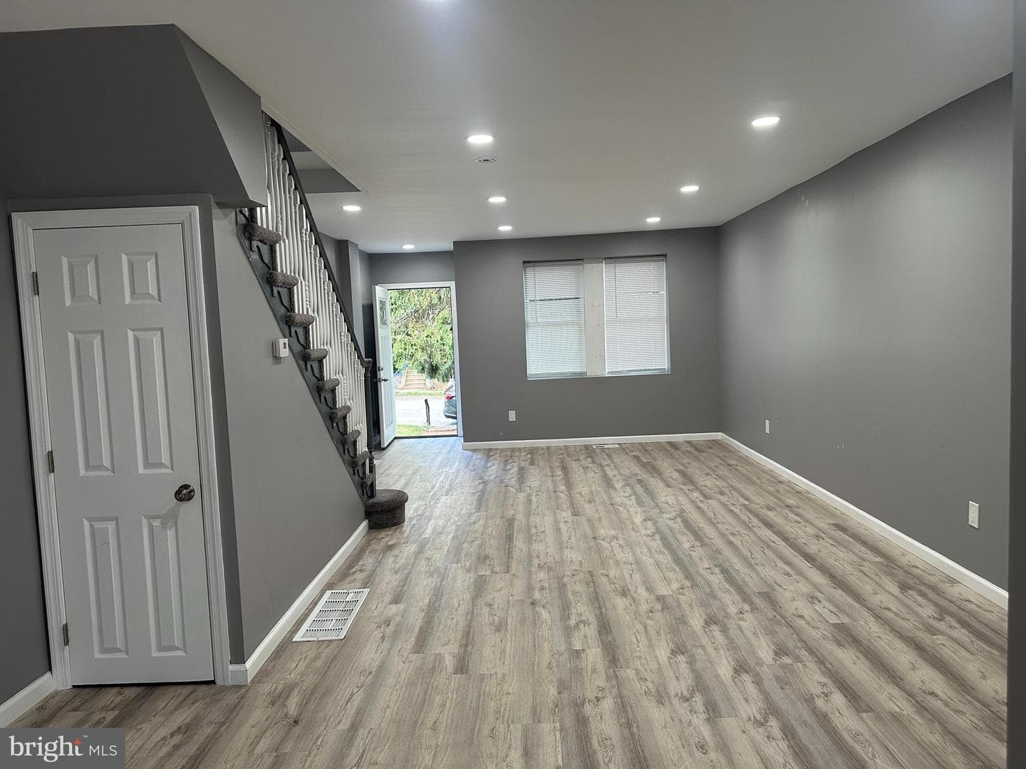 1438 Knorr Street photo 3
