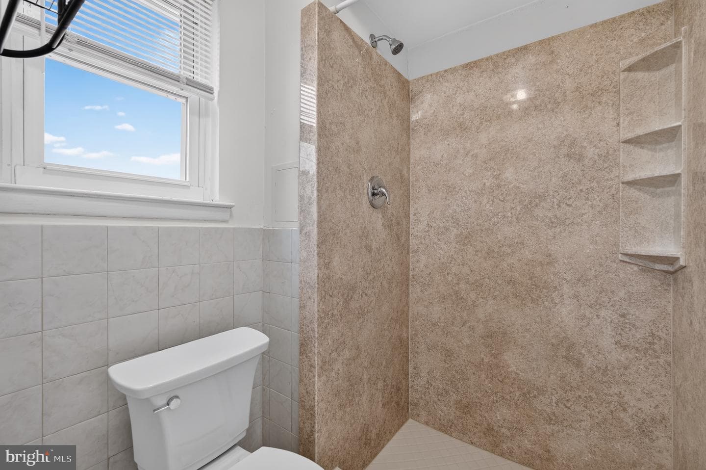 1100 Surrey Road photo 18