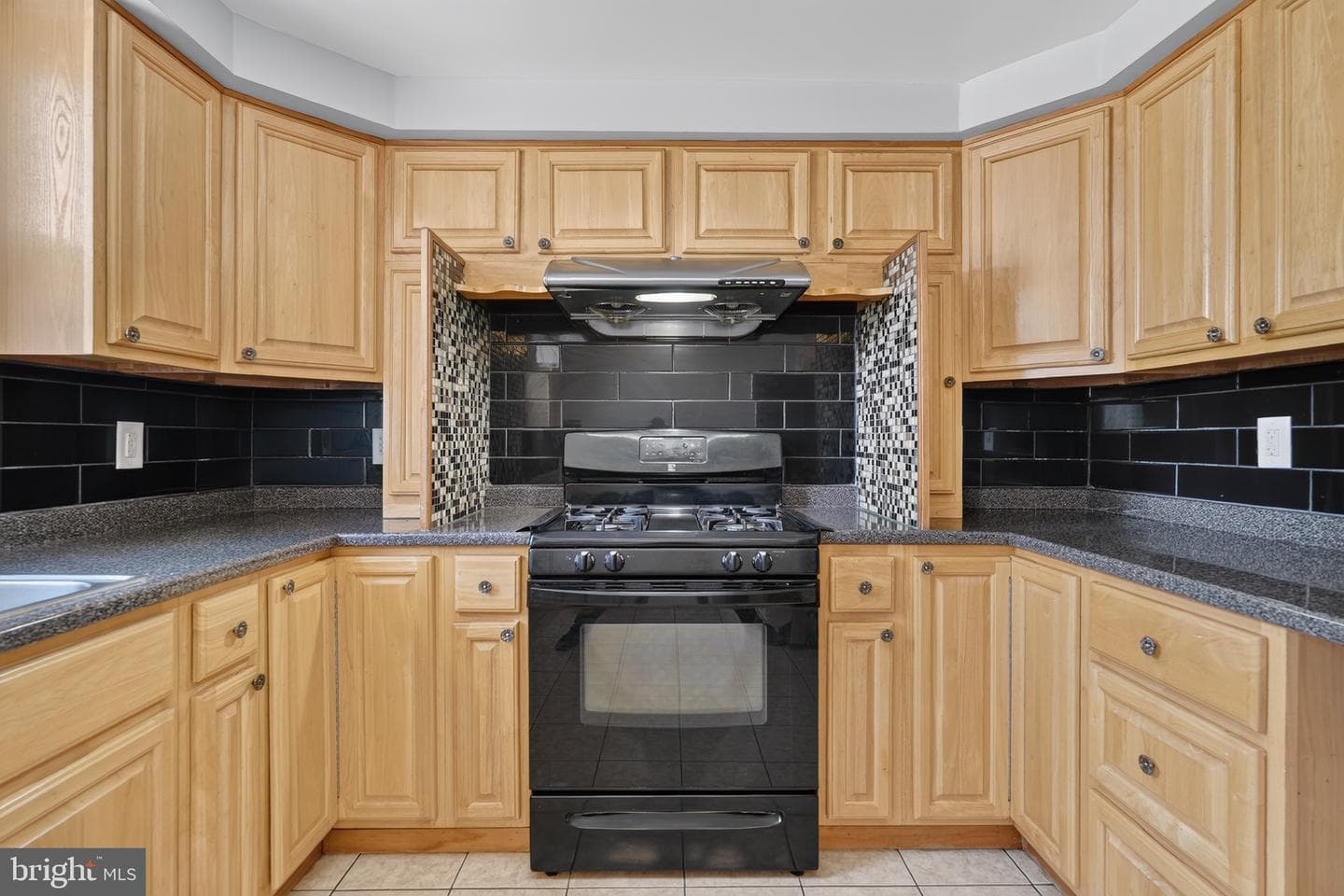 1100 Surrey Road photo 8