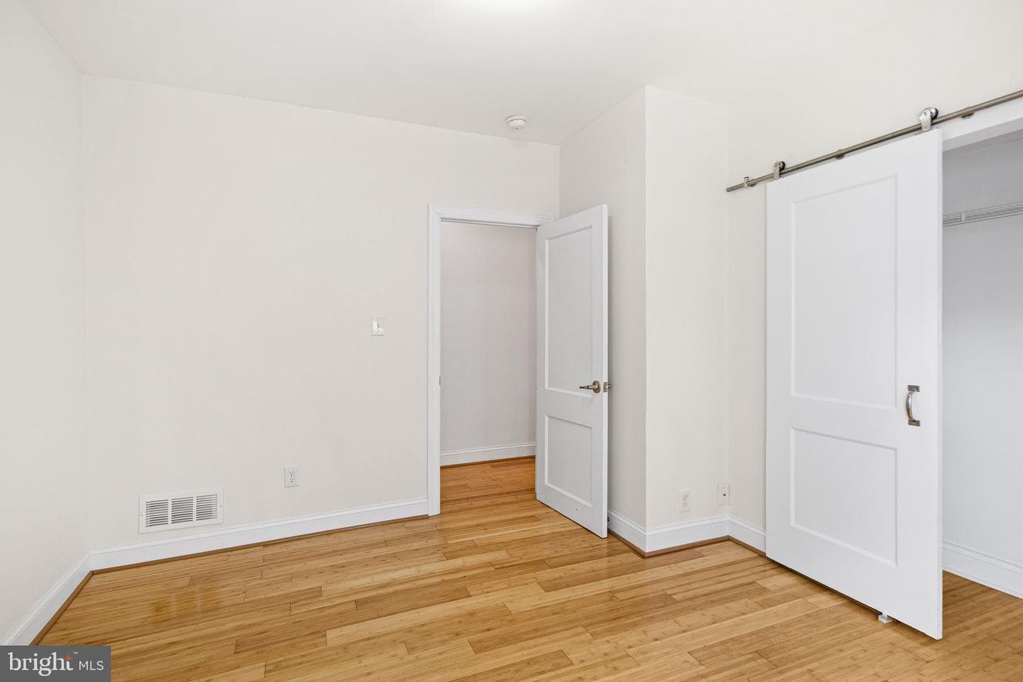 550 E Washington Lane photo 32