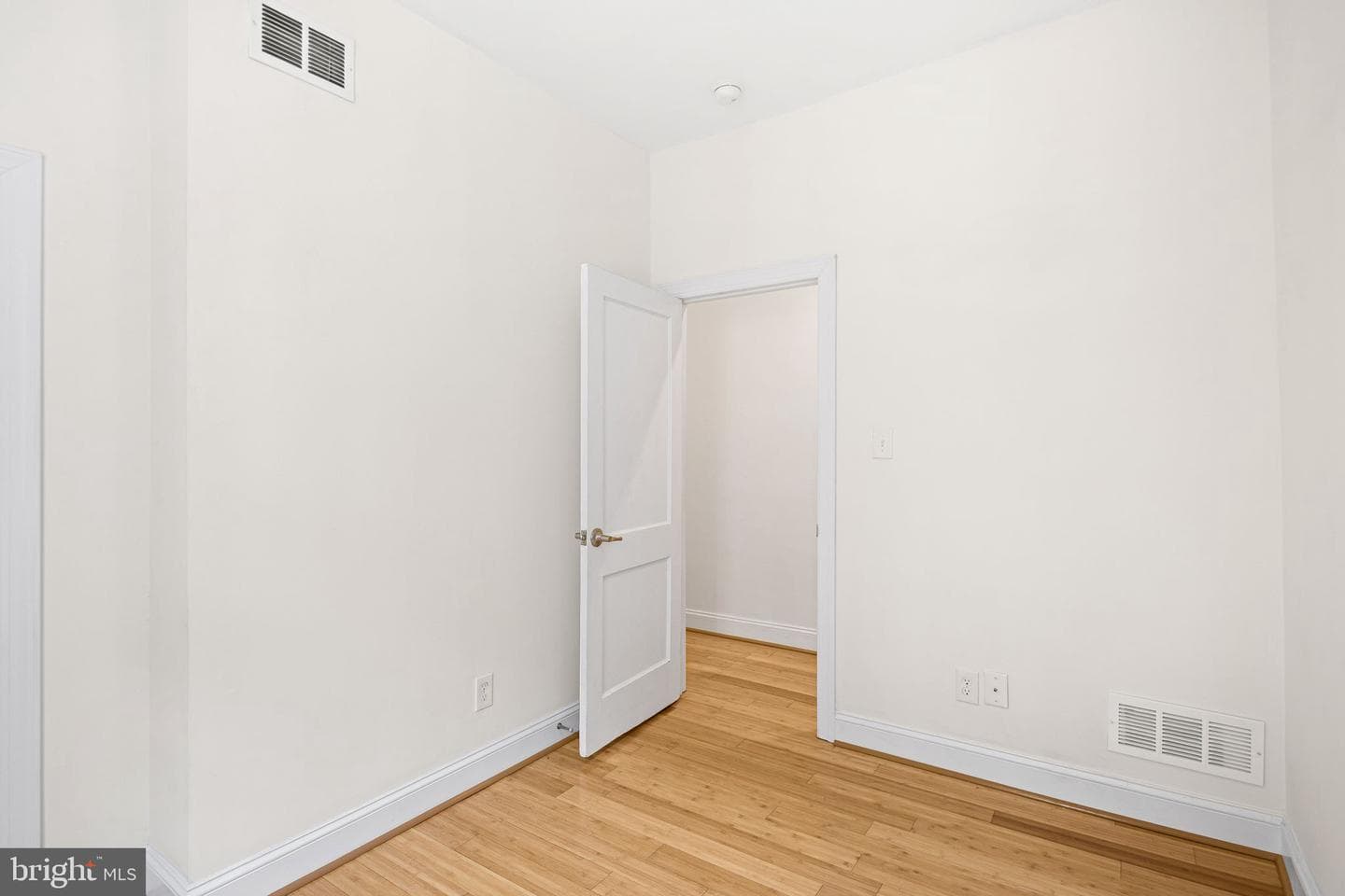 550 E Washington Lane photo 33