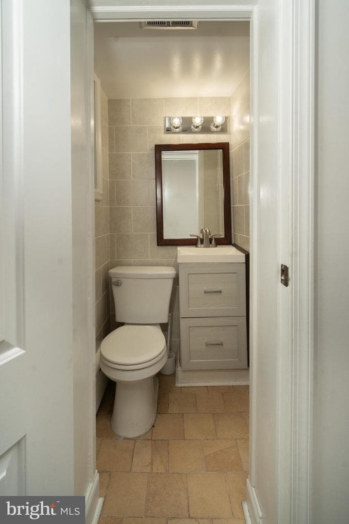 1037 Snyder Avenue photo 10