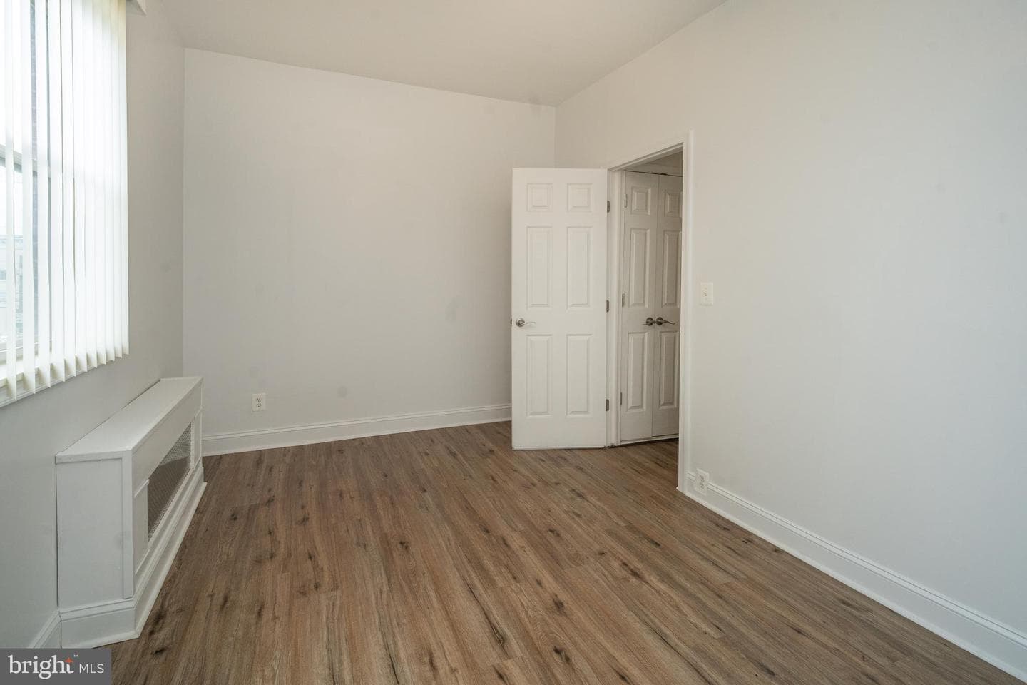 1037 Snyder Avenue photo 19