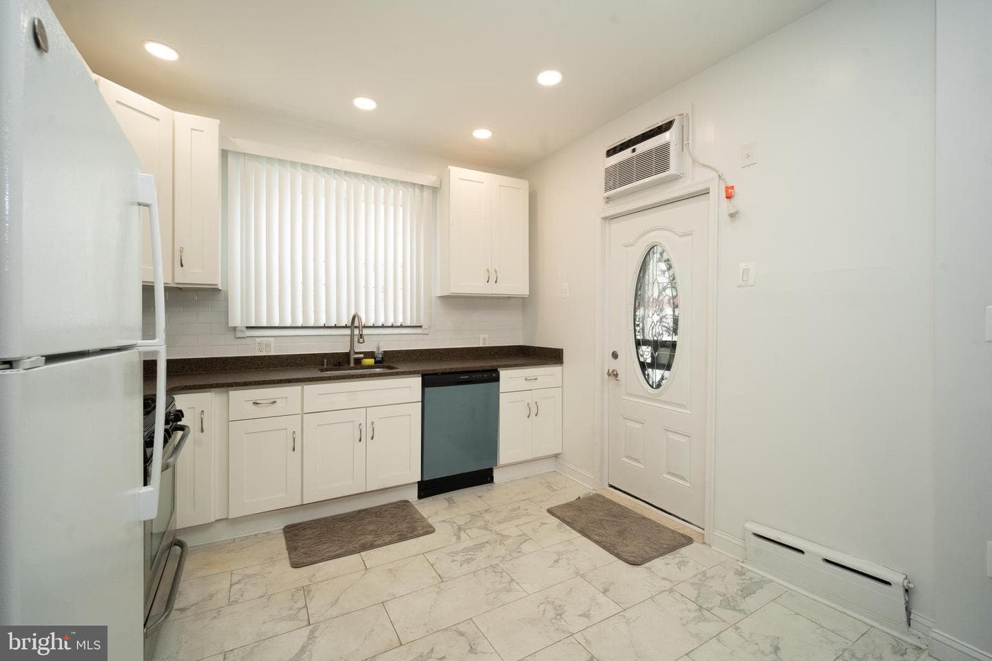 1037 Snyder Avenue photo 6