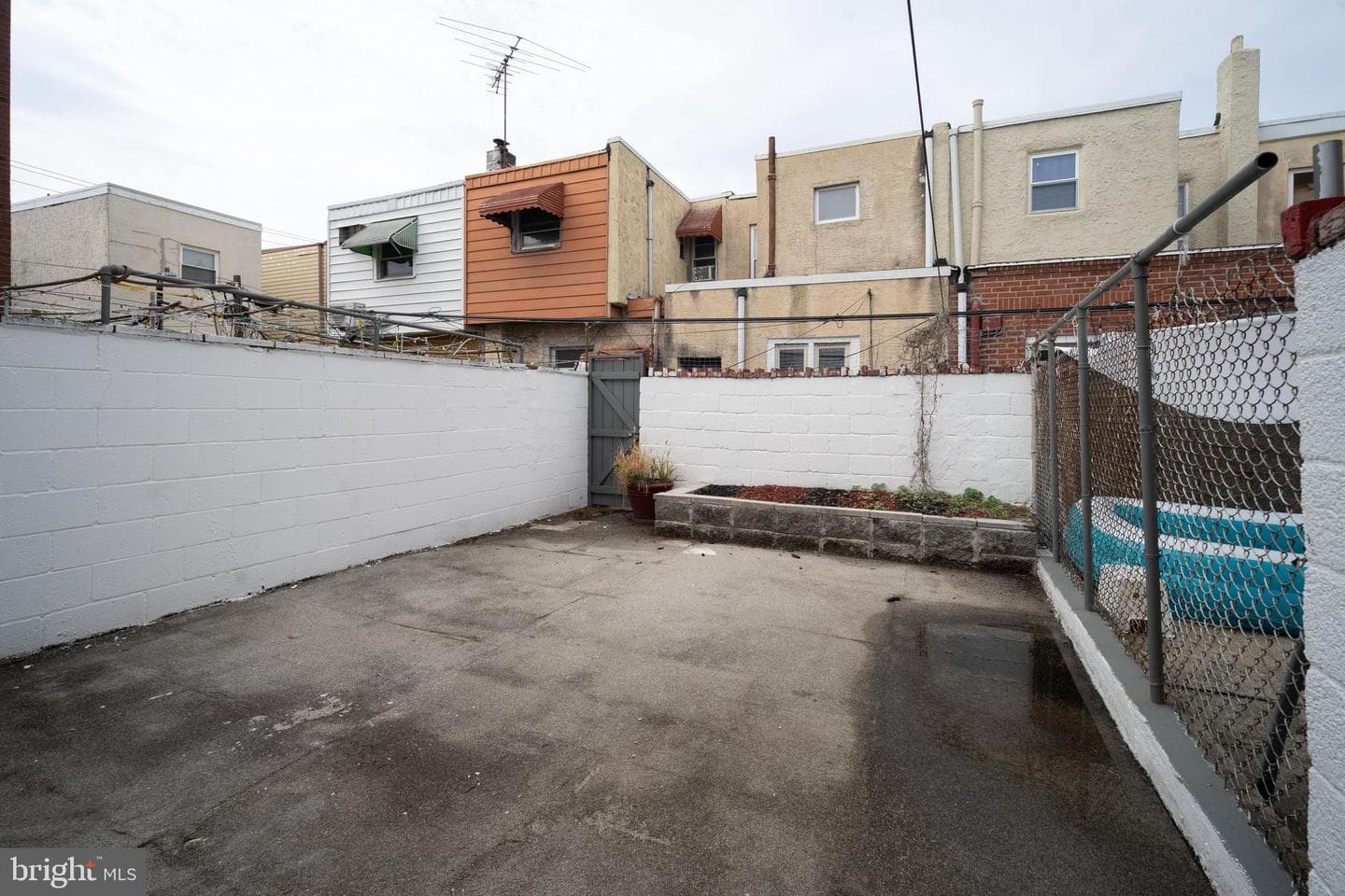 1037 Snyder Avenue photo 8