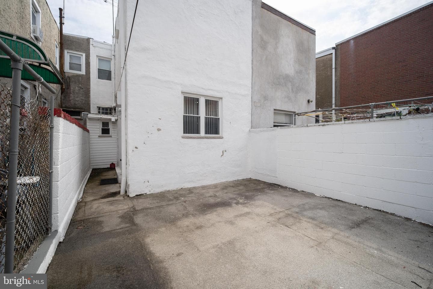 1037 Snyder Avenue photo 9