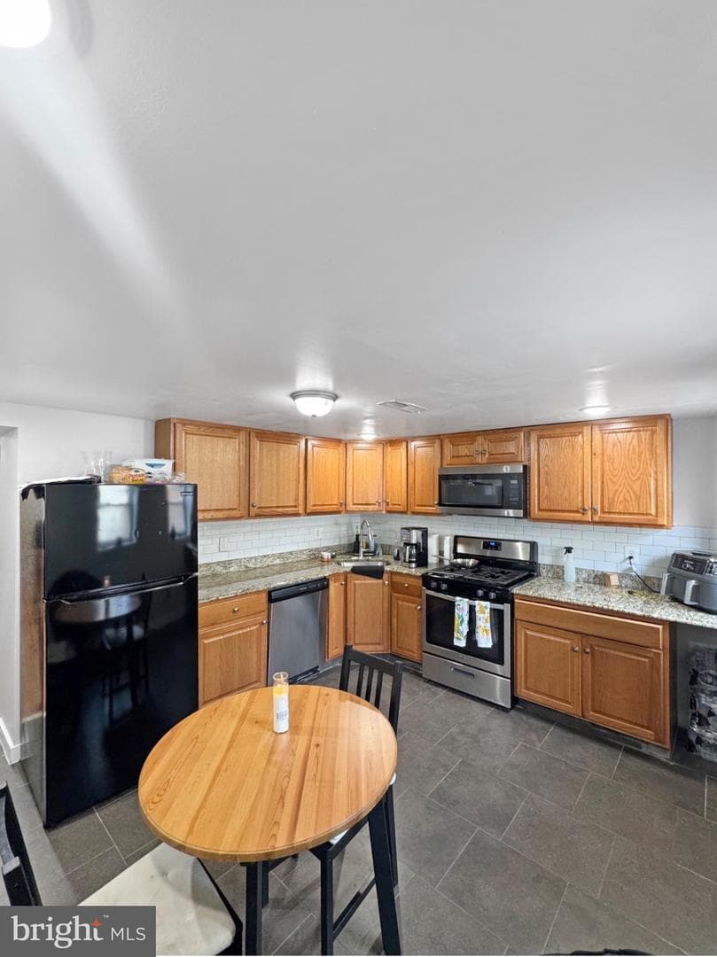 1245 Adams Avenue photo 10