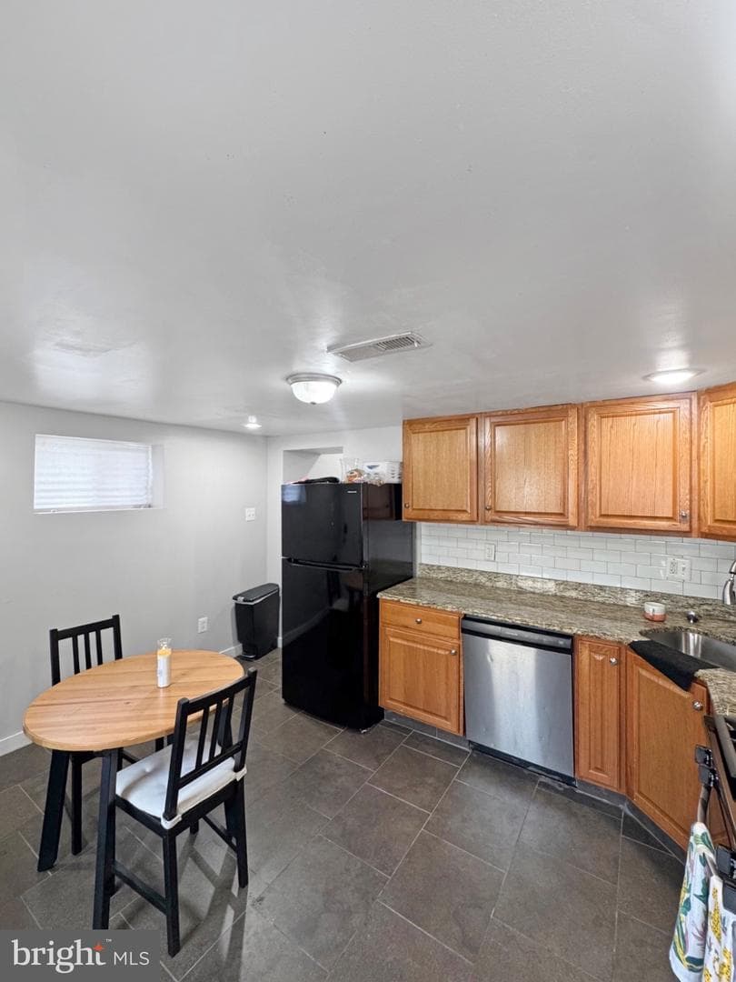 1245 Adams Avenue photo 14
