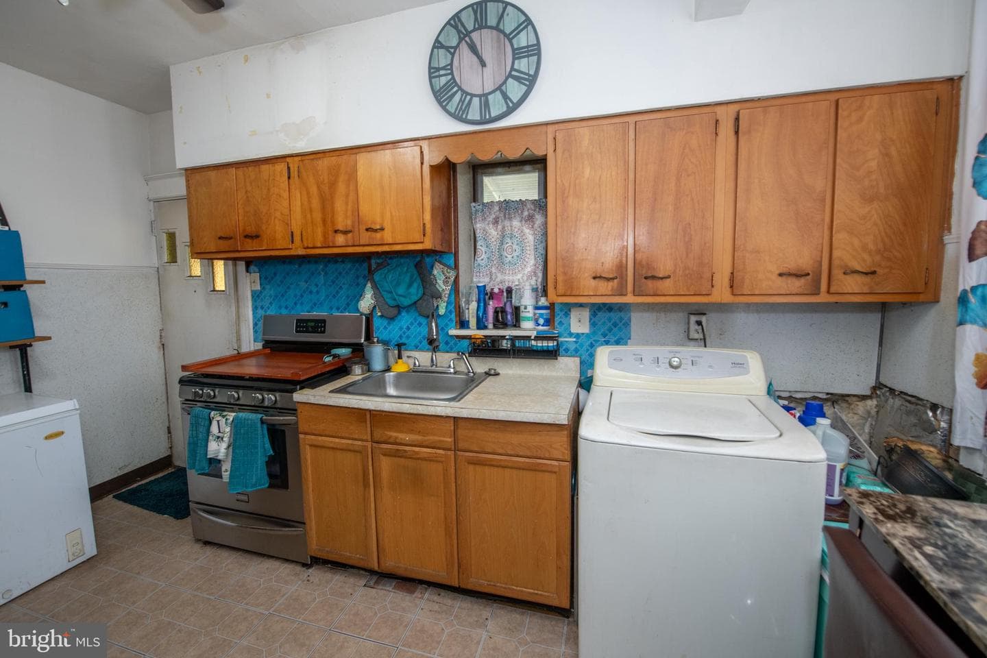 954 Wakeling Street photo 13
