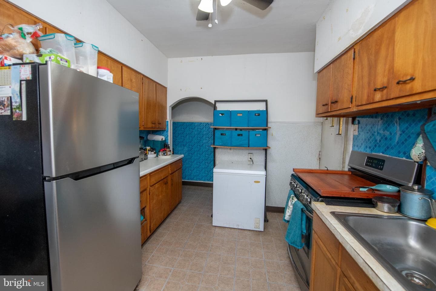 954 Wakeling Street photo 14
