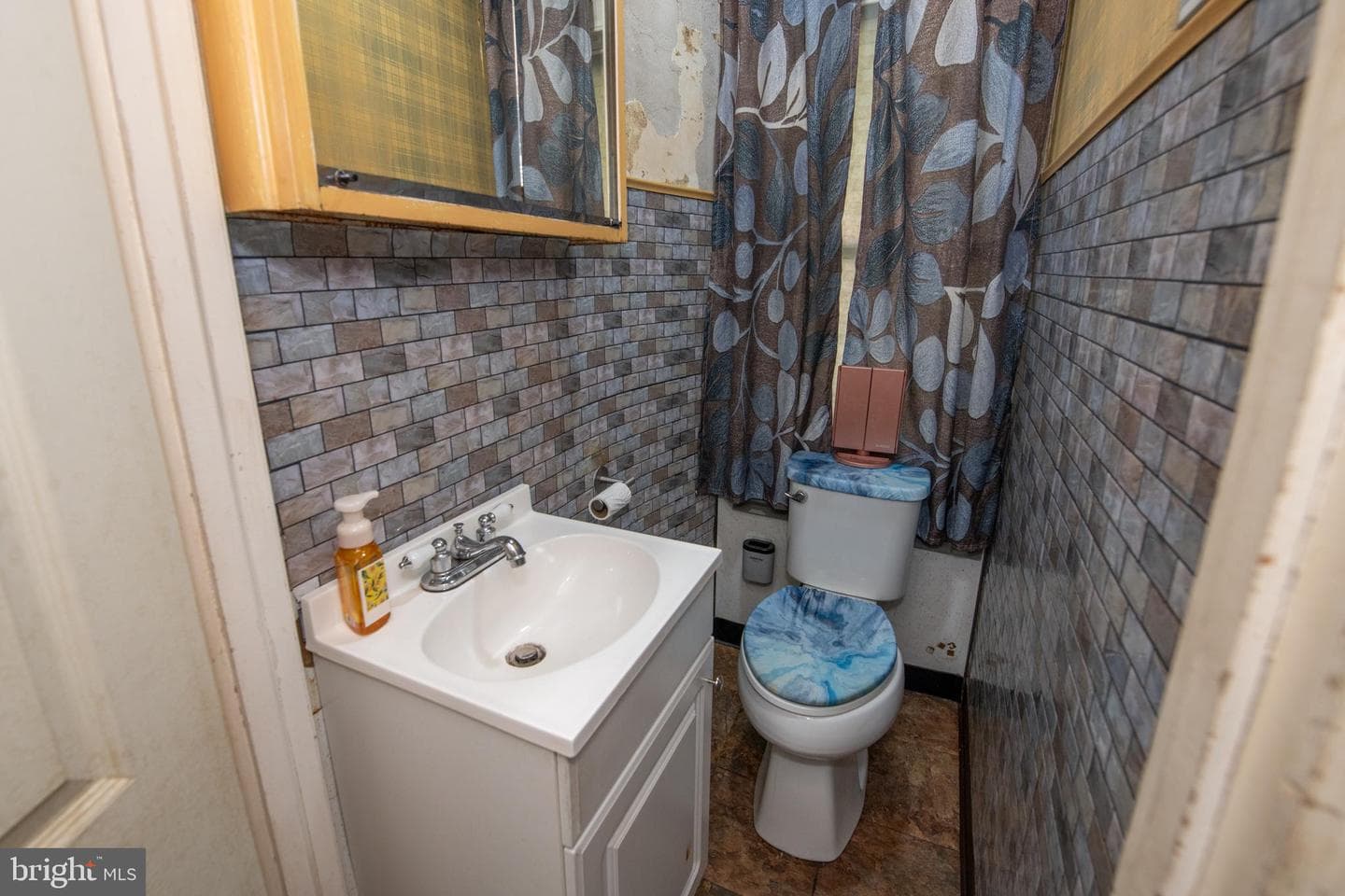 954 Wakeling Street photo 17