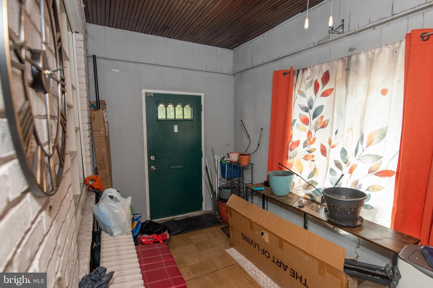 954 Wakeling Street photo 3