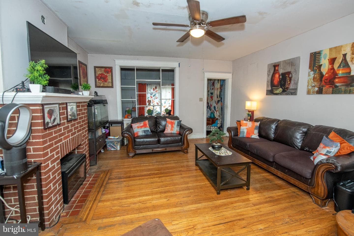 954 Wakeling Street photo 6