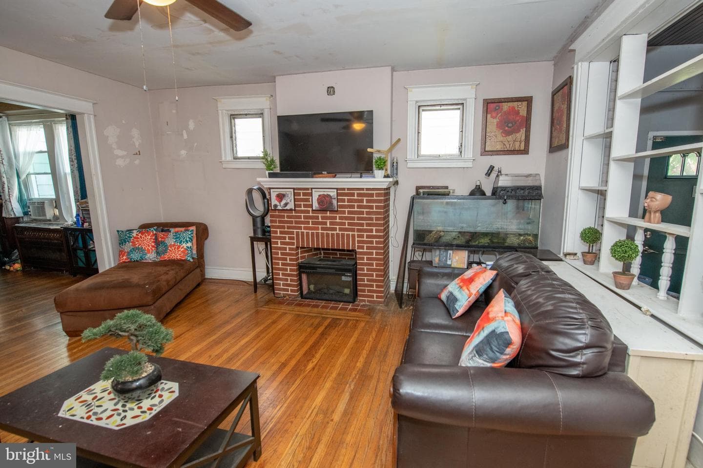 954 Wakeling Street photo 7
