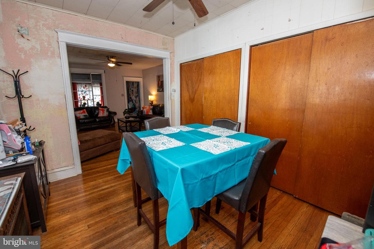 954 Wakeling Street photo 9