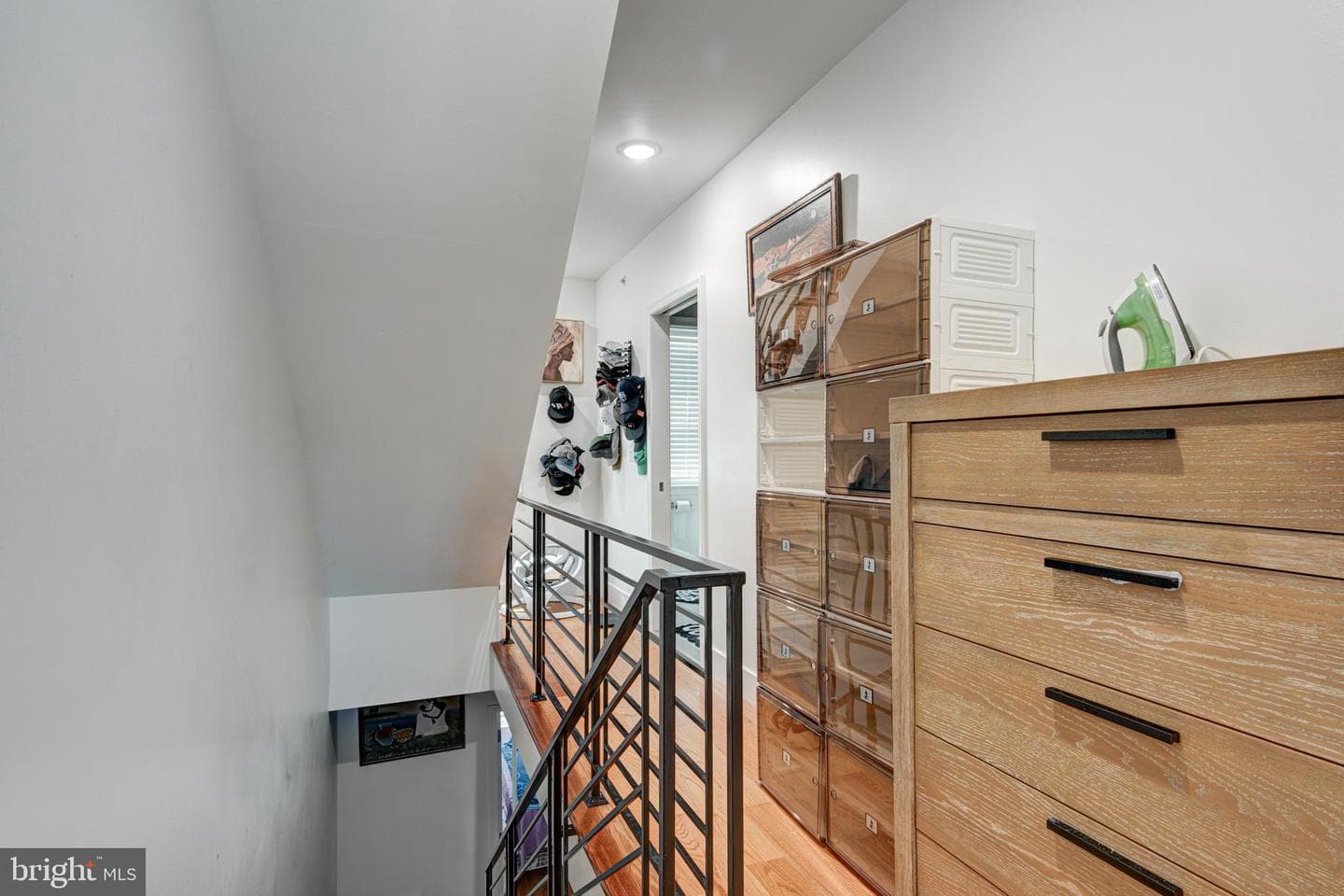 2611 S Marshall Street photo 11