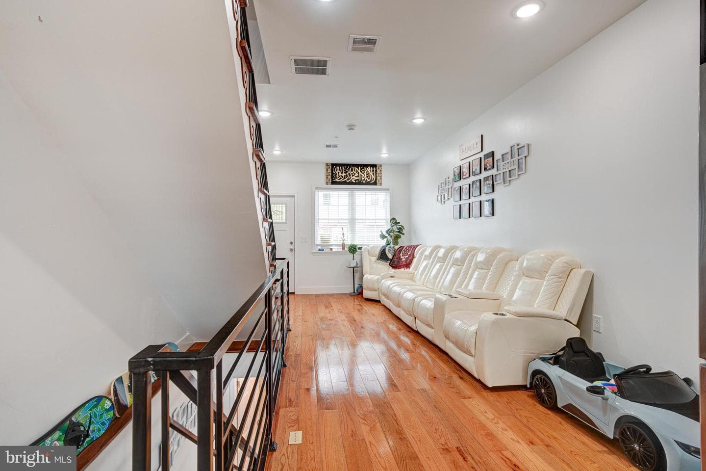 2611 S Marshall Street photo 17