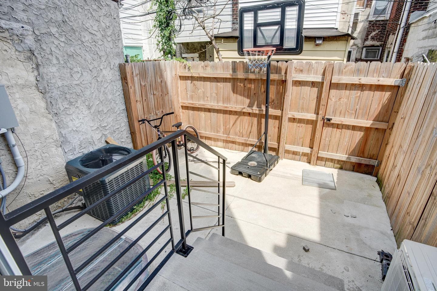 2611 S Marshall Street photo 21