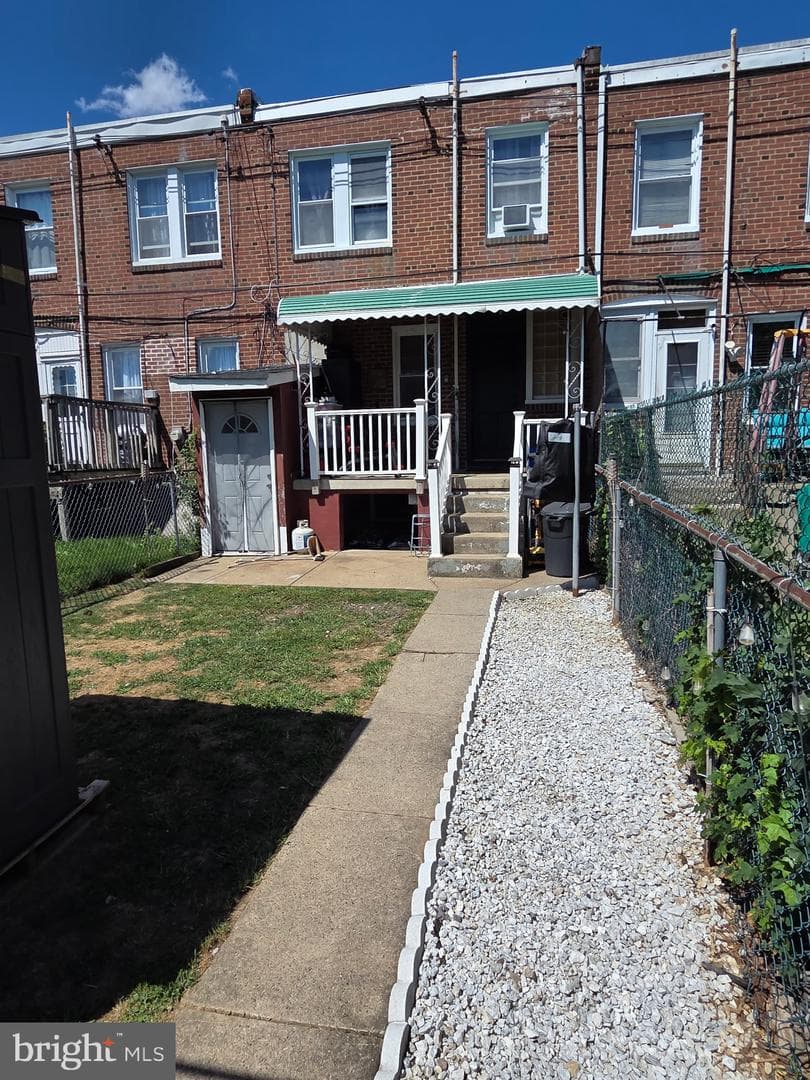 448 Robbins Street photo 16