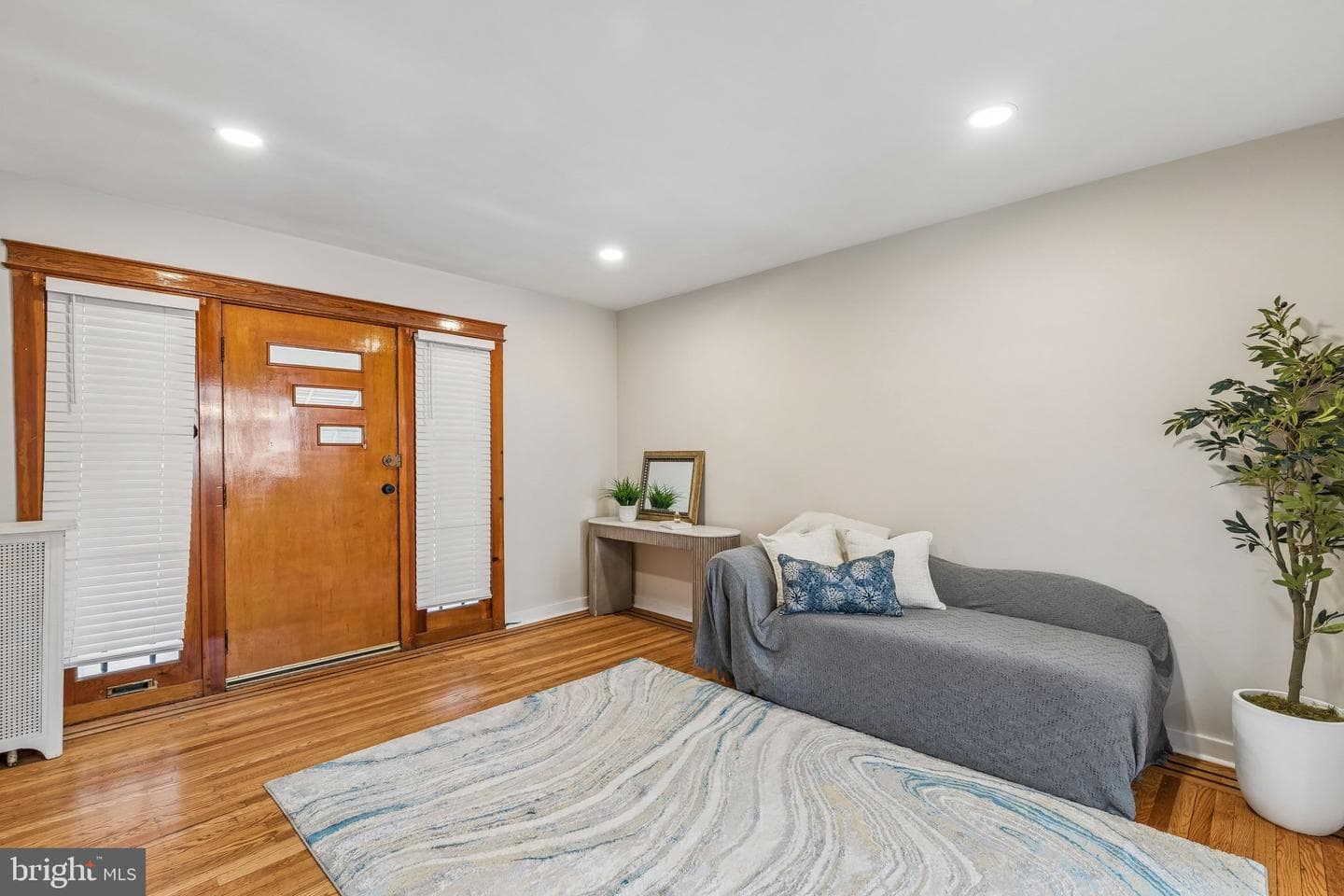 2916 N Woodstock Street photo 3