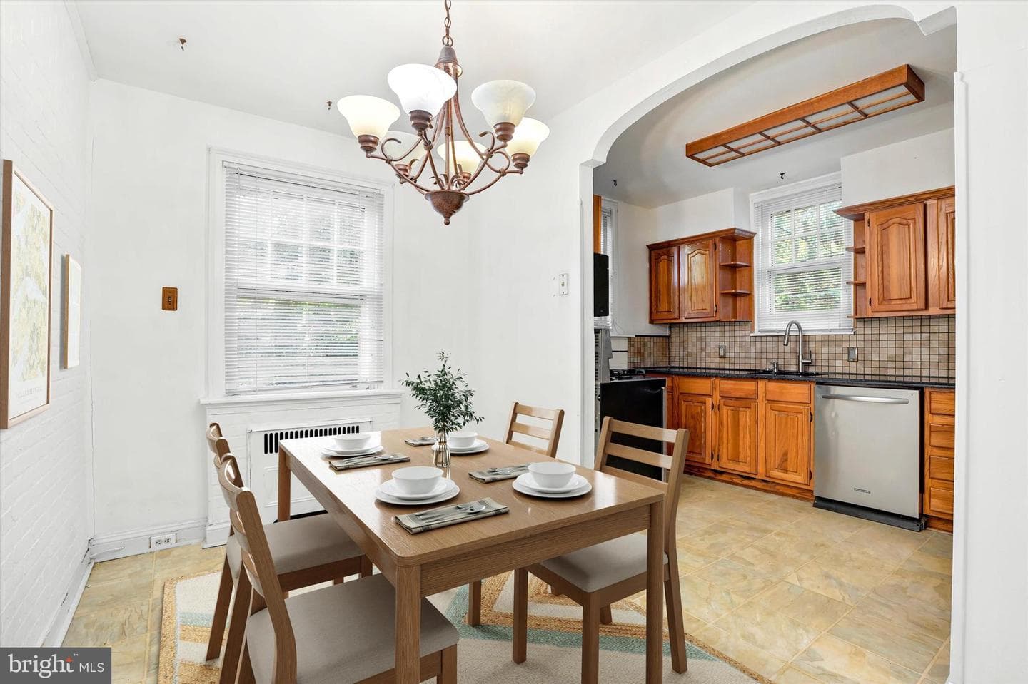 226 E Sedgwick Street photo 4