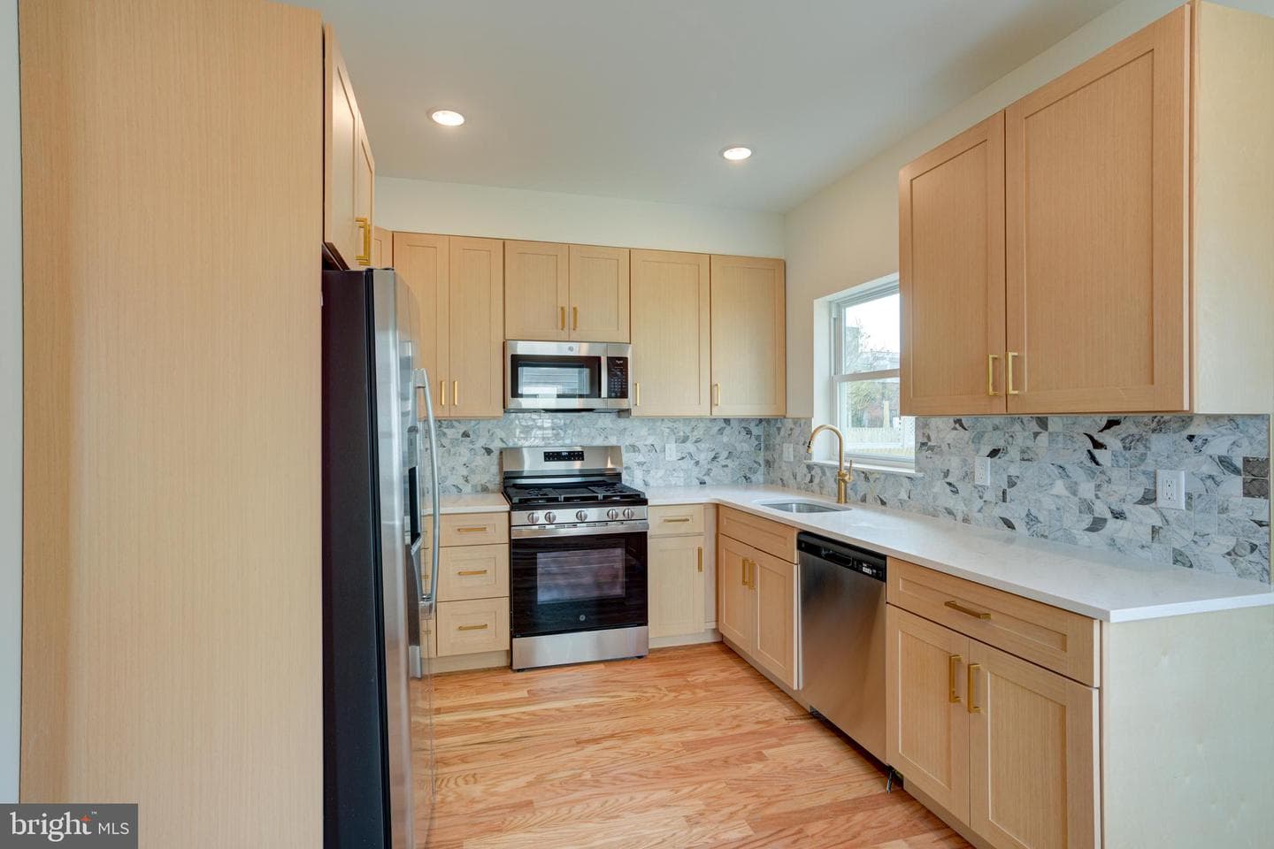2480 Emerald Street photo 10