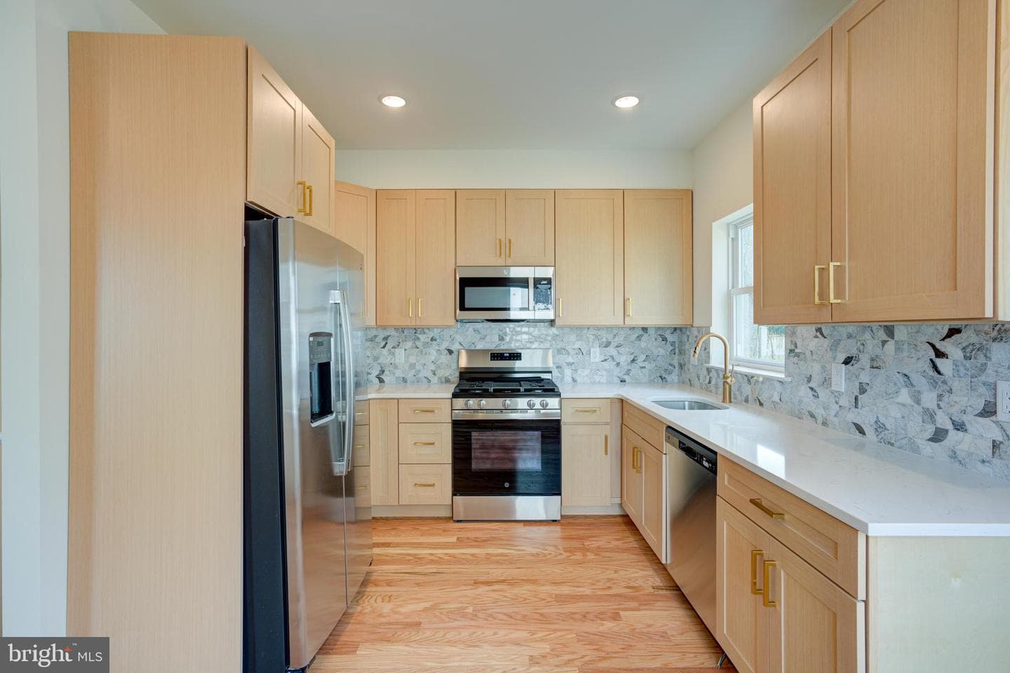 2480 Emerald Street photo 11
