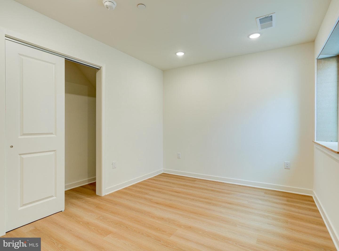 2480 Emerald Street photo 14