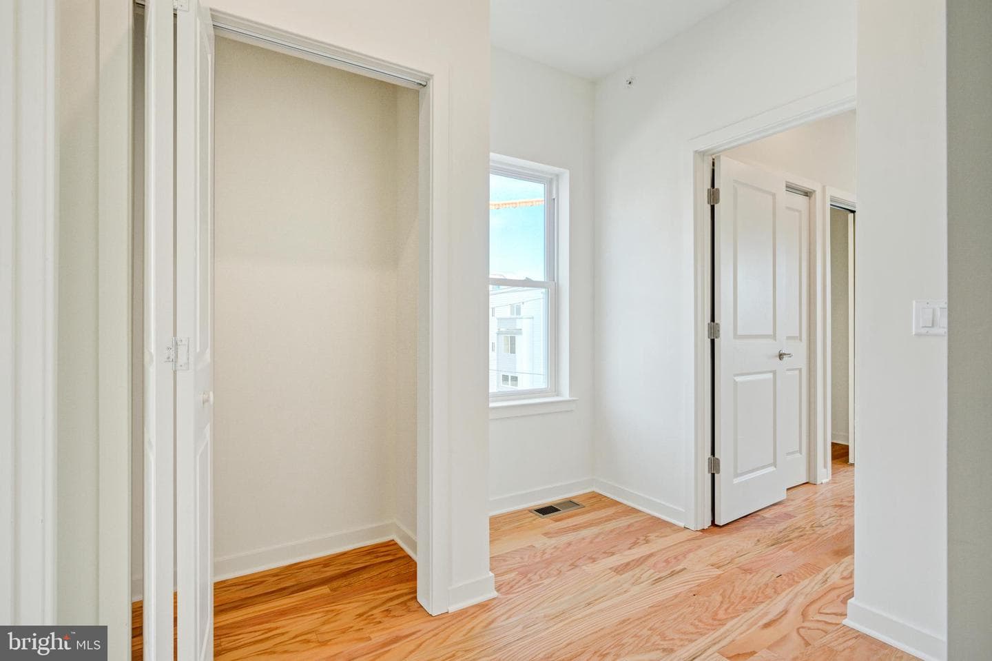 2480 Emerald Street photo 19